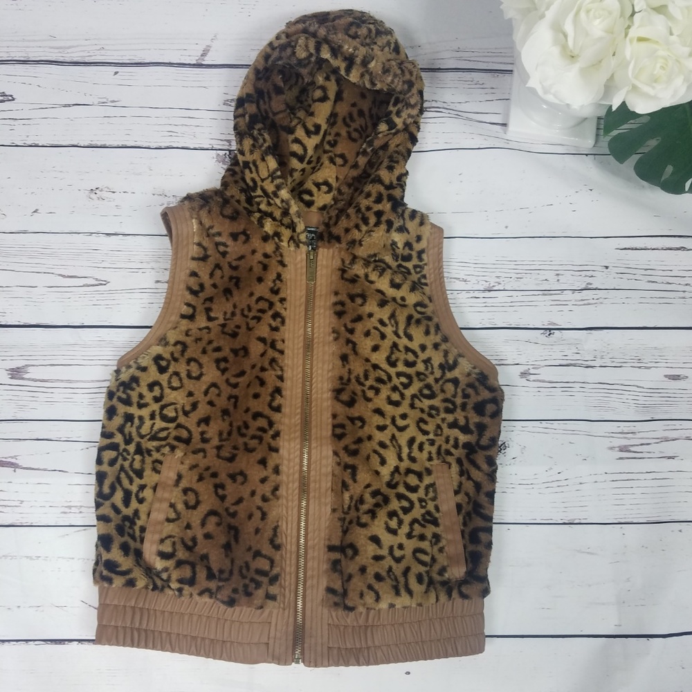 YMI women leopard vest size Medium